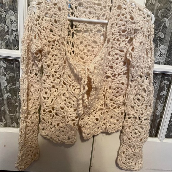 HAND MADE CROCHET WOMEN'S/TEEN CREAM SWEATER XS/S - Picture 1 of 6
